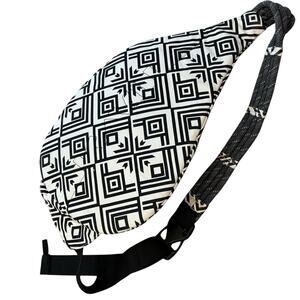 Kavu Canvas Sling Bag Black White Lobby Tile Pattern Pockets Cotton NWOT